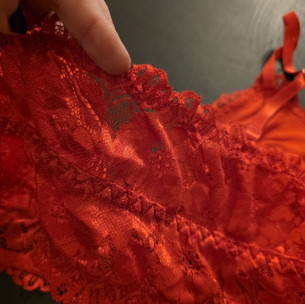 Red Lace Bralette Size 1X - Picture 4 of 7